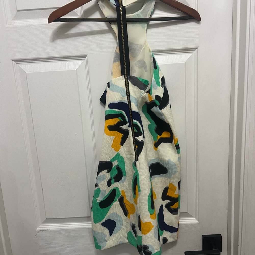 re:named Backless Dress with Bold Print - Picture 4 of 5